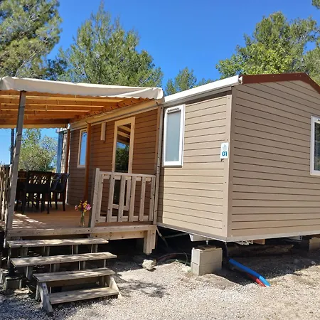 Camping Le Cezanne Montagne Sainte-Victoire Puyloubier Exterior photo