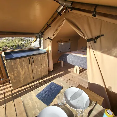 Camping Le Cezanne Montagne Sainte-Victoire Puyloubier Exterior photo