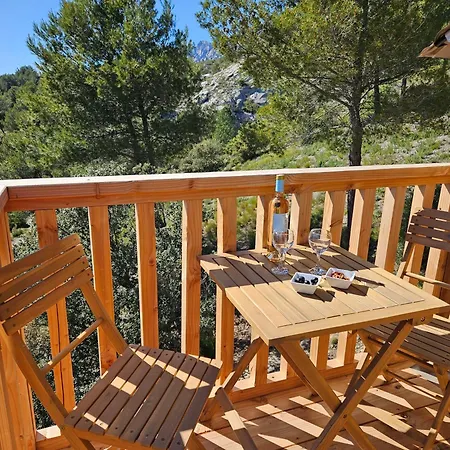 Camping Le Cezanne Montagne Sainte-Victoire Puyloubier Exterior photo